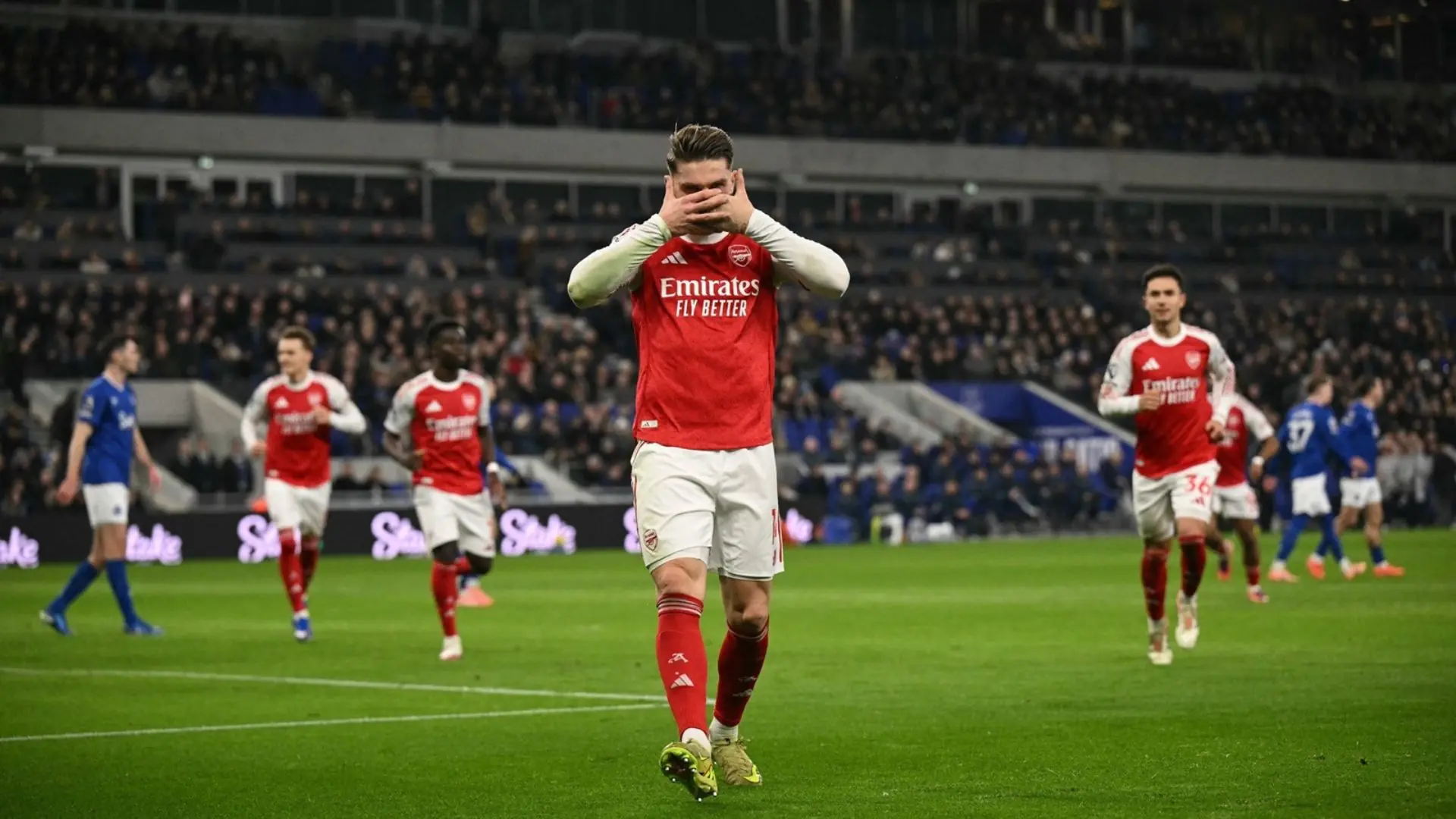 Gyokeres tỏa sáng, Arsenal đòi lại ngôi đầu Ngoại hạng Anh